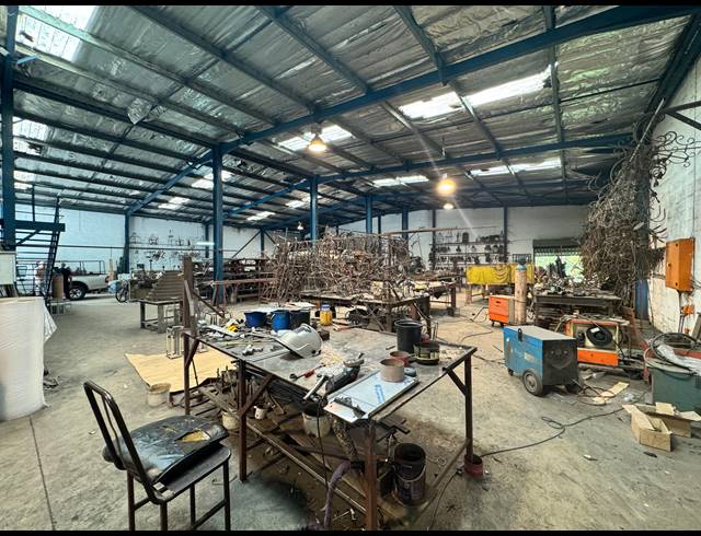 800M² WAREHOUSE FOR SALE IN MOUNT EDGECOMBE